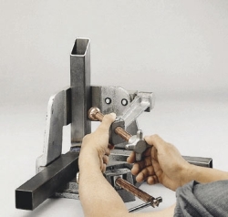 Kovová uhlová zvierka MWS-3 95